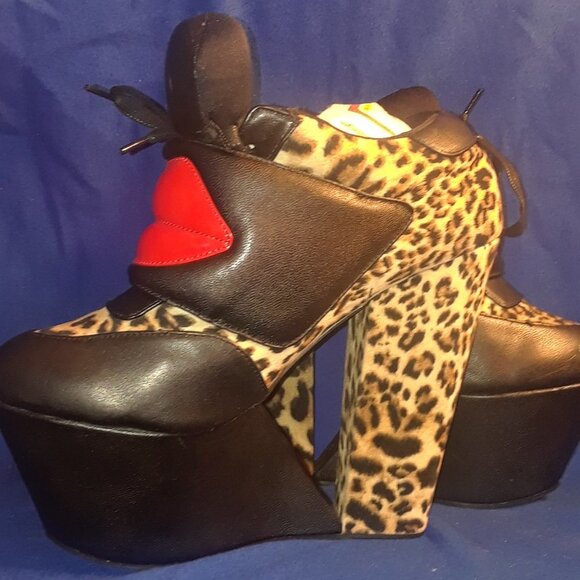 Privileged Kiss Me Lips Platform Wedge Sneaker - Picture 1 of 8